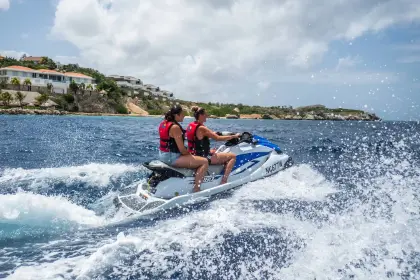 /blue_finn_jet_ski_verkleind_2_per.jpg